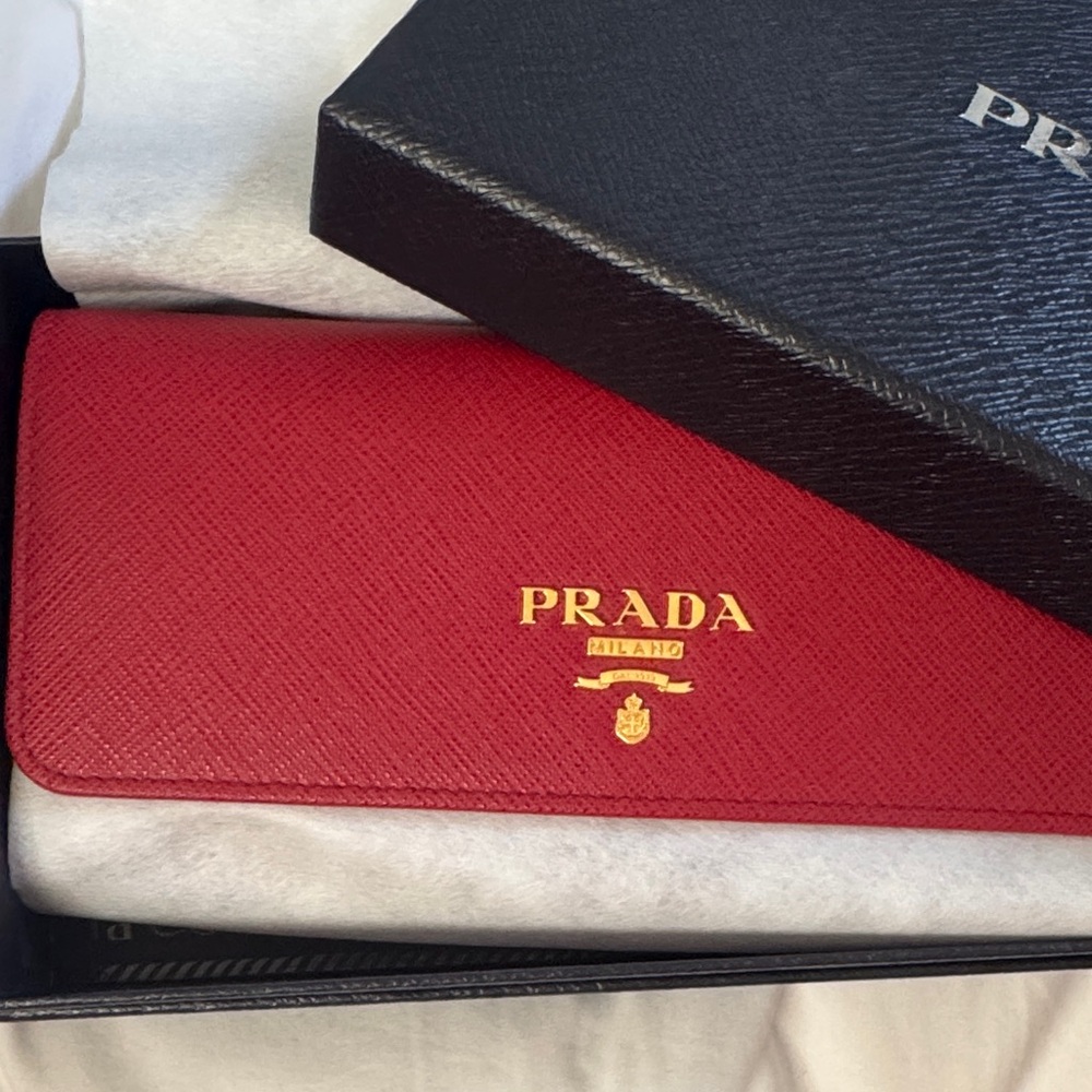 Prada Saffiano Leatger Wallet